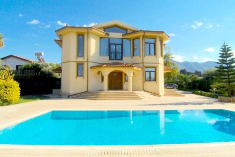 Продажа виллы  в Гирне, Северный Кипр 5+1, 420м2, №213894 – фото 1