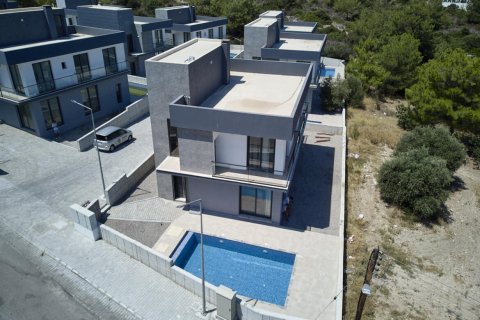 Продажа виллы  в Чаталкое, Гирне, Северный Кипр 4+1, №214616 – фото 1