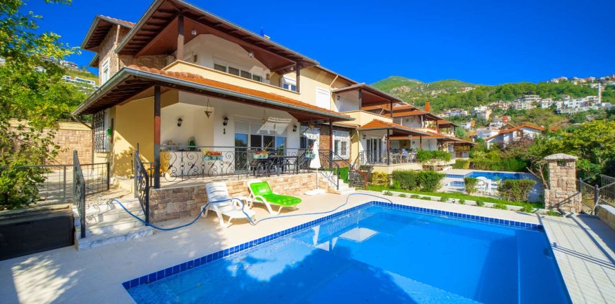 3+1 Penthouse in Alanya, Antalya, Turkey No. 233690