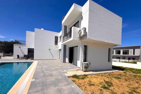 Аренда виллы в Караогланоглу, Гирне, Северный Кипр 4+1, 300м2, №213852 – фото 1