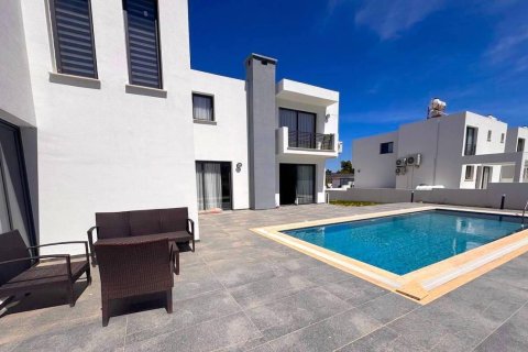 Аренда виллы в Караогланоглу, Гирне, Северный Кипр 4+1, 300м2, №213852 – фото 2