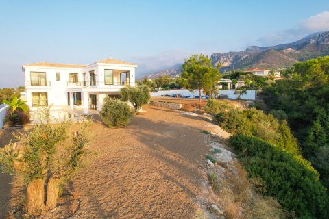 Продажа виллы  в Беллапаисе, Гирне, Северный Кипр 4+2, 380м2, №213956 – фото 7