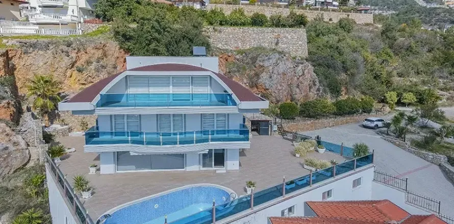 Вилла  4-х ком. в Аланье, Анталья, Турция №222984