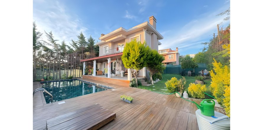 ویلا در Silivri ، ترکیه 5 خوابه ، 400 متر مربع. شماره 214811