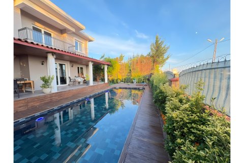 ویلا در Silivri ، ترکیه 5 خوابه ، 400 متر مربع. شماره 214811 - 2