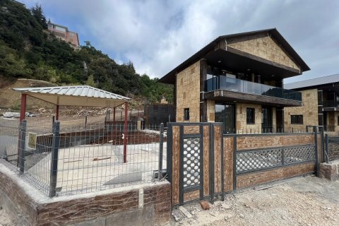 5+1 Villa  in Mezitli, Mersin, Turkey No. 230939