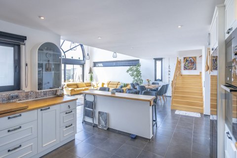 ویلا در  Alanya ، ترکیه 3 خوابه ، 200 متر مربع.  شماره 217331 - 8