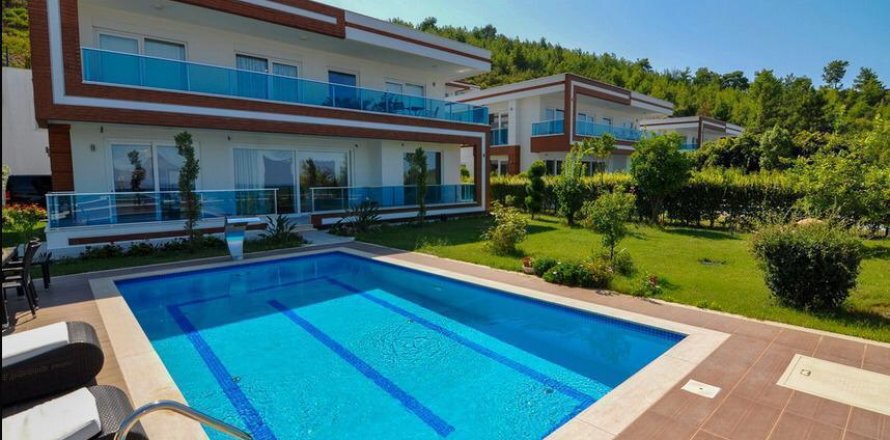 ویلا در  Alanya ، ترکیه 5 خوابه ، 300 متر مربع.  شماره 217330