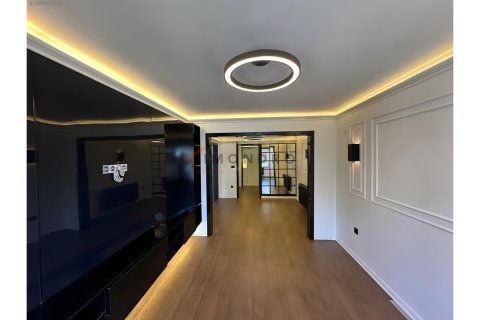 Продажа квартиры  в Бешикташе, Стамбуле, Турция 2+1, 84м2, №213629 – фото 1