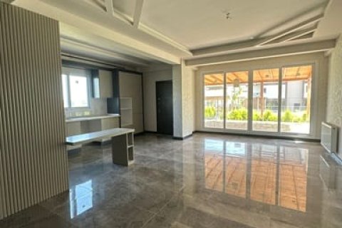 5+1 Apartment in Mezitli, Mersin, Turkey No. 230550