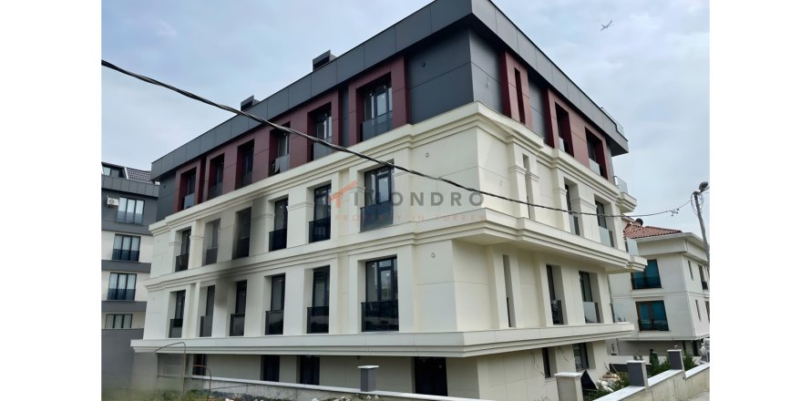4+1 Apartment in Beylikduezue, Istanbul, Turkey No. 225276