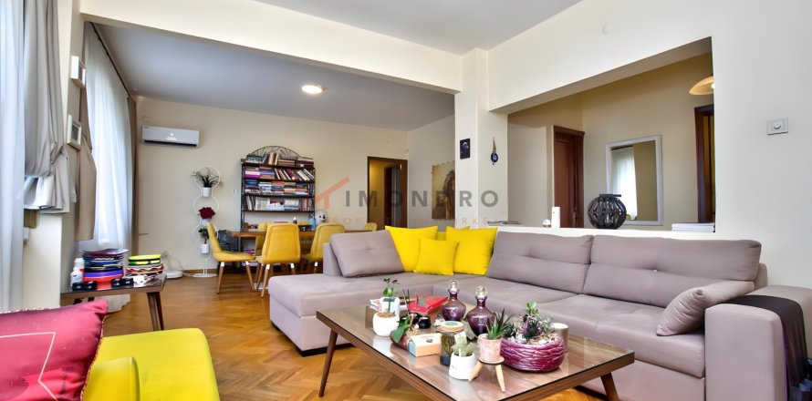 3+1 Apartment  in Besiktas, Istanbul, Turkey No. 215267