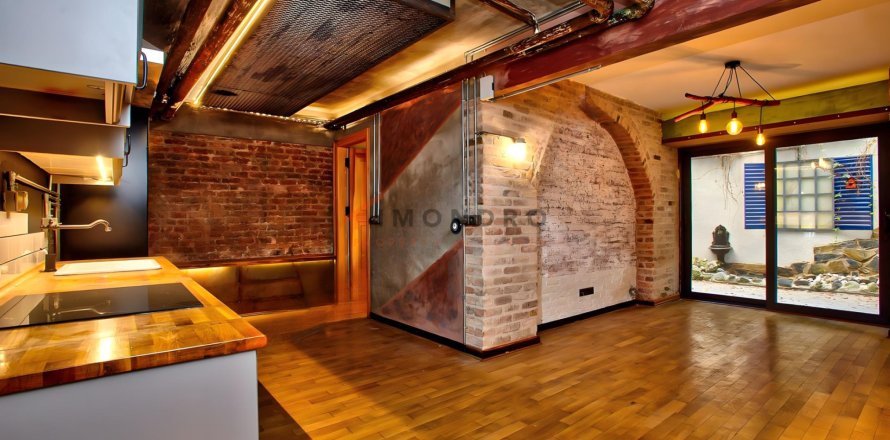 Квартира  2+1 в Шишли, Стамбул, Турция №215270