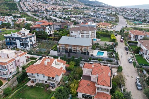 ویلا در  Izmir ، ترکیه 7 خوابه ، 630 متر مربع.  شماره 212792 - 15