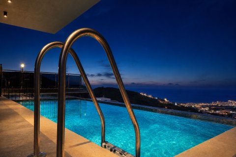 آپارتمان در  Alanya ، ترکیه 240 متر مربع.  شماره 228385