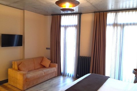 Продажа коммерческой недвижимости  в Стамбуле, Турция, 200м2, №222680 – фото 6