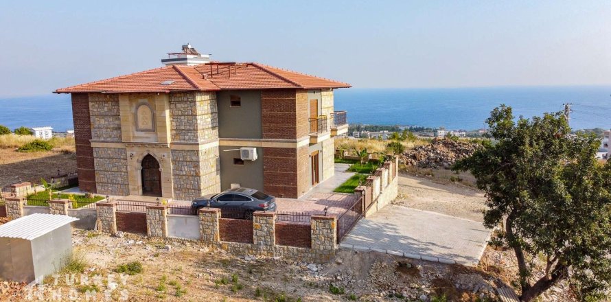 4+1 Villa in Alanya, Antalya, Turkey No. 233069