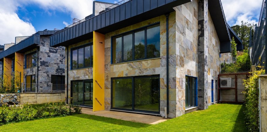 Villa  in Sariyer, Istanbul, Turkey No. 232256