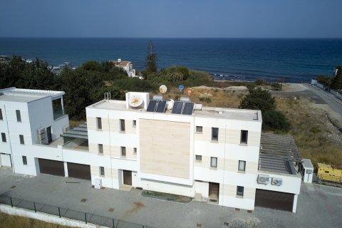 Продажа виллы  в Караогланоглу, Гирне, Северный Кипр 3+1, 205м2, №214665 – фото 1