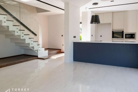 3+1 Villa in Kusadasi, Aydin, Türkei Nr. 233353 - 9
