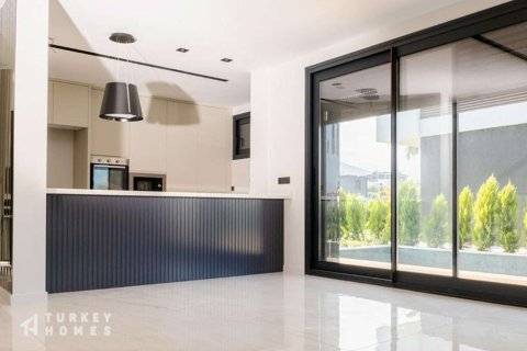 3+1 Villa in Kusadasi, Aydin, Türkei Nr. 233353 - 8