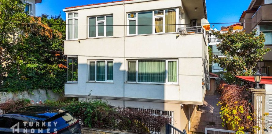 2+1 Apartment in Istanbul, Turkey No. 232680