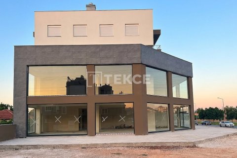 ملک تجاری در Antalya ، ترکیه 691 متر مربع. شماره 237473 - 2