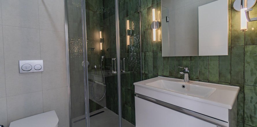 1+1 Penthouse  in Karsiyaka, Girne, Northern Cyprus No. 214495