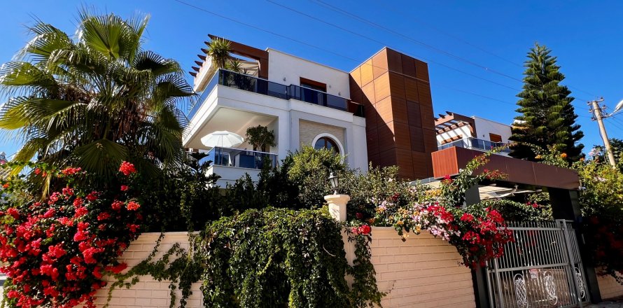 ویلا در  Konakli ، ترکیه 3 خوابه ، 215 متر مربع.  شماره 217307