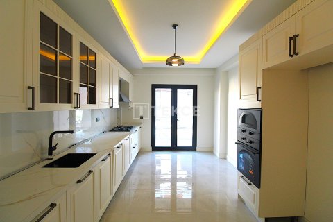 آپارتمان در  Istanbul ، ترکیه 4 خوابه ، 230 متر مربع.  شماره 216157 - 11