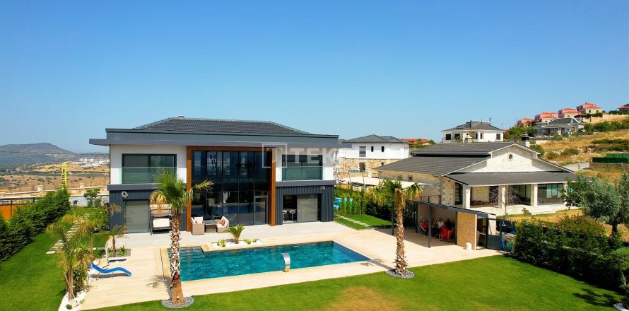 ویلا در  Foca ، ترکیه 5 خوابه ، 460 متر مربع.  شماره 216156