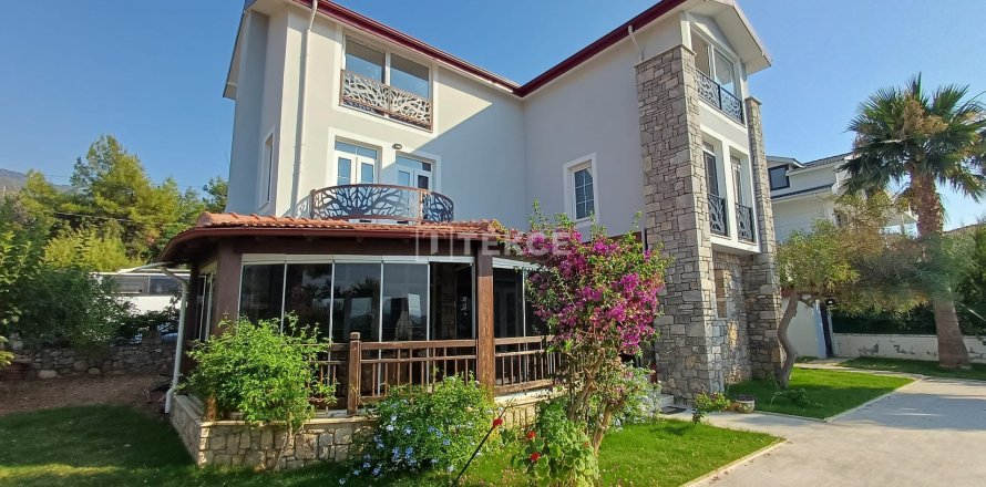 ویلا در Fethiye ، ترکیه 6 خوابه ، 245 متر مربع. شماره 228948