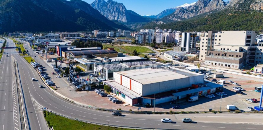 ملک تجاری در Antalya ، ترکیه 5000 متر مربع. شماره 237648