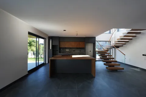 Продажа квартиры  в Турции 4+1, 220м2, №224095 – фото 9