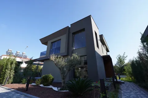 Продажа квартиры  в Турции 4+1, 220м2, №224095 – фото 1