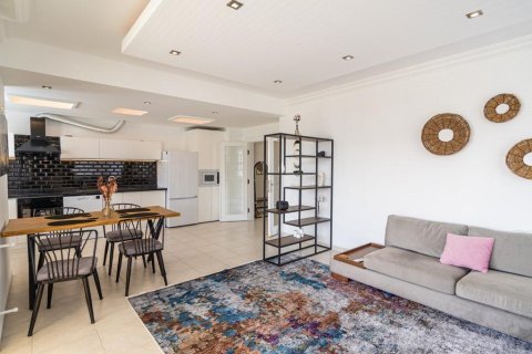 2+1 Apartment  in Alanya, Antalya, Turkey No. 219312