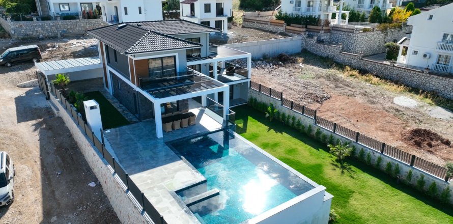 ویلا در  Fethiye ، ترکیه 4 خوابه ، 310 متر مربع.  شماره 212443